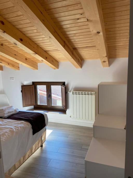 Apartamentos Rurales La Plaza 2 Duruelo de la Sierra Esterno foto
