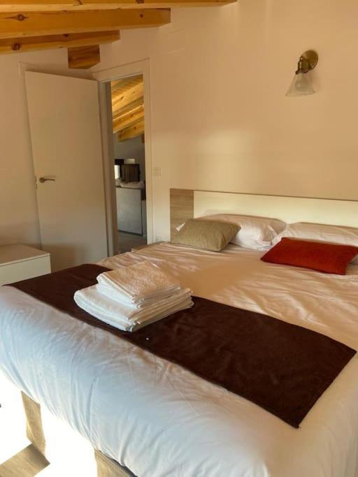Apartamentos Rurales La Plaza 2 Duruelo de la Sierra Esterno foto