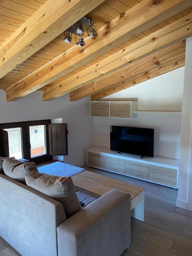 Apartamentos Rurales La Plaza 2 Duruelo de la Sierra Esterno foto