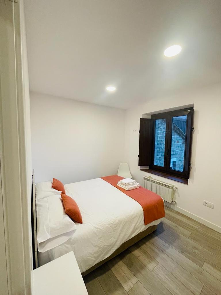 Apartamentos Rurales La Plaza 2 Duruelo de la Sierra Esterno foto