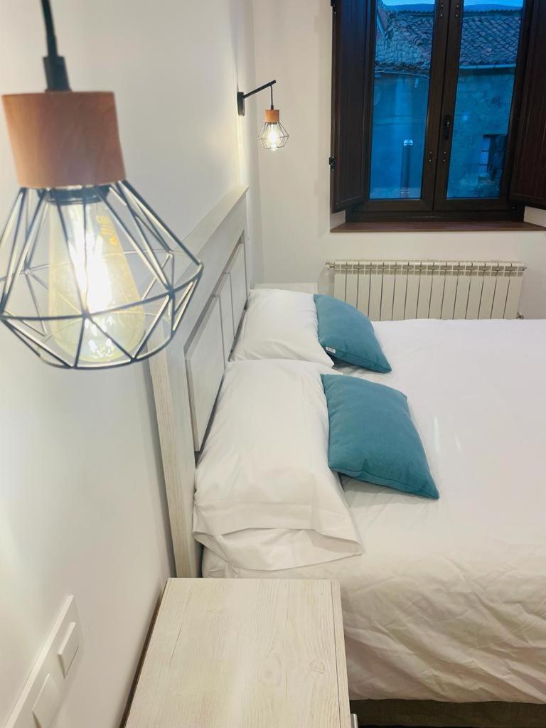 Apartamentos Rurales La Plaza 2 Duruelo de la Sierra Esterno foto