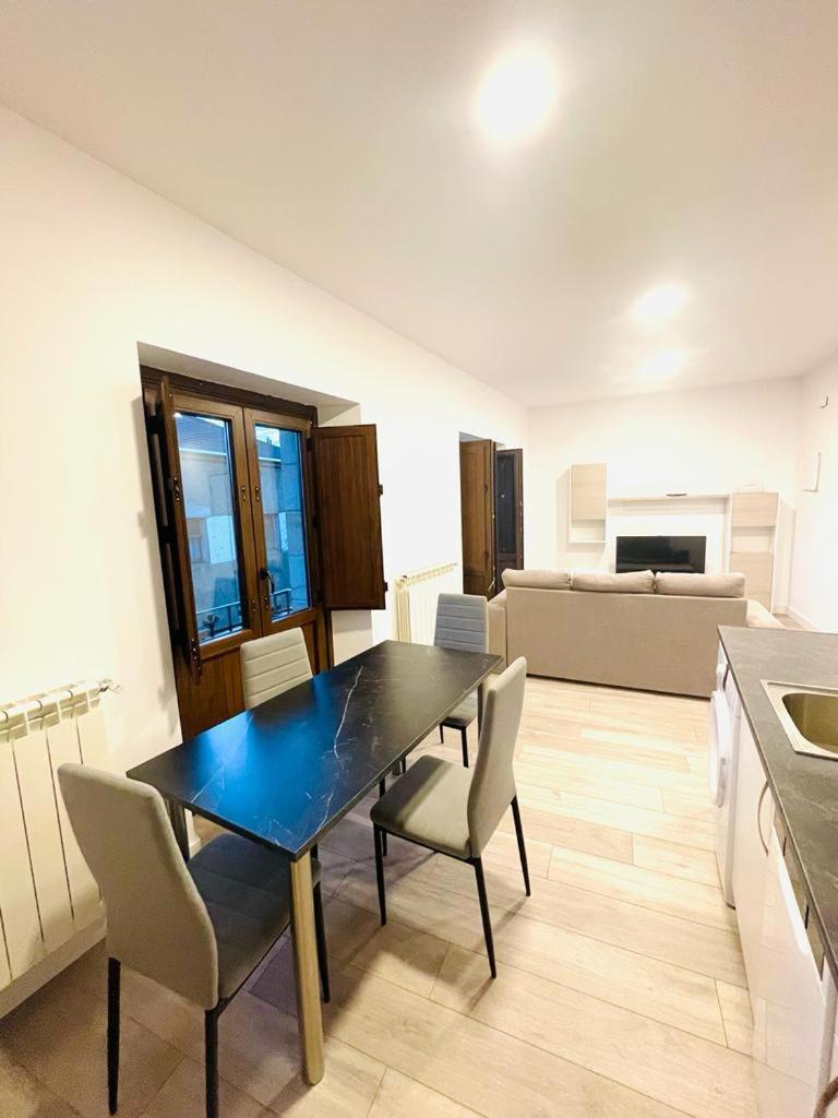 Apartamentos Rurales La Plaza 2 Duruelo de la Sierra Esterno foto